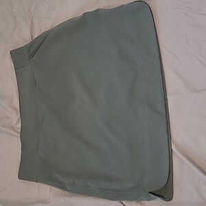 32 Degrees dark green skort small